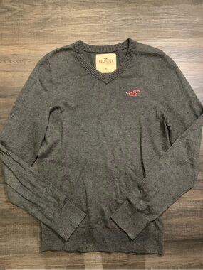Hollister Men's Dark Gray V-Neck Sweater with Red Logo